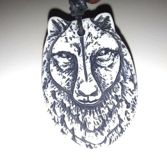 Hand CRAFTED UNISEX wolf charm with adjustable necklace - Picture 1 of 5